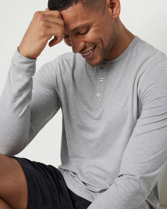 Long-Sleeve Ease Performance Henley Light Heather Grey | Vuori shop