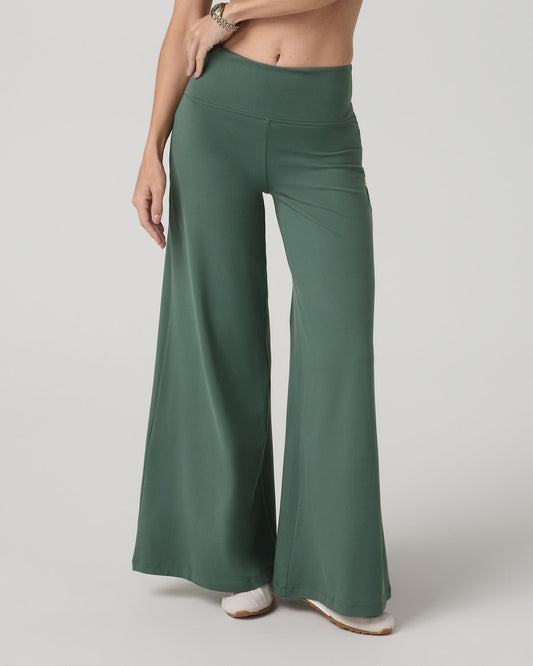 Halo Easy Wideleg Pant - Short Women's Agate Green Pants | Vuori outlet