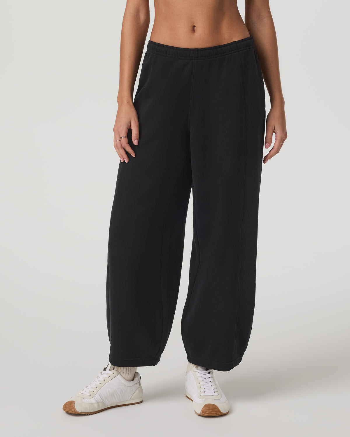 Sedona Barrel Sweatpant Women's Black Relaxed Fit Pants | Vuori online