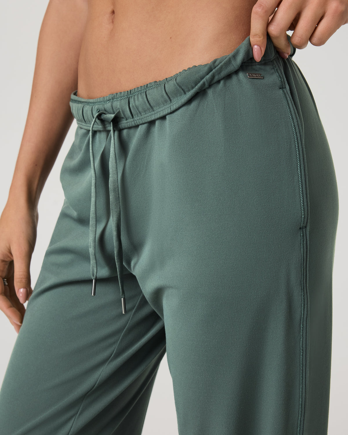 Halo Modern Sweatpant Women's Agate Green Sweatpant | Vuori shop
