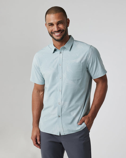 Short-Sleeve Bridge Button Down Chalk Blue Falling Fronds | Vuori online